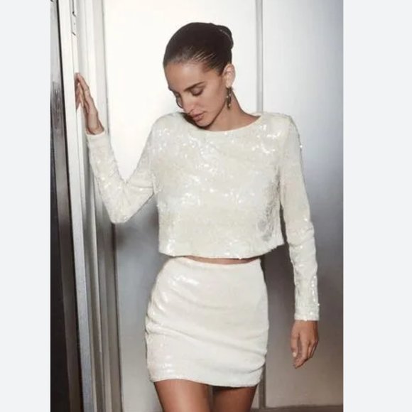 Dynamite Sequin Mini Skirt & Long Sleeve Crewneck Sequin Top set NWTO *SMALL* - Picture 2 of 12